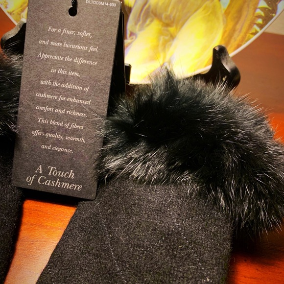 Cashmere Gloves & Genuine Rabbit Fur Cuff - Picture 4 of 4